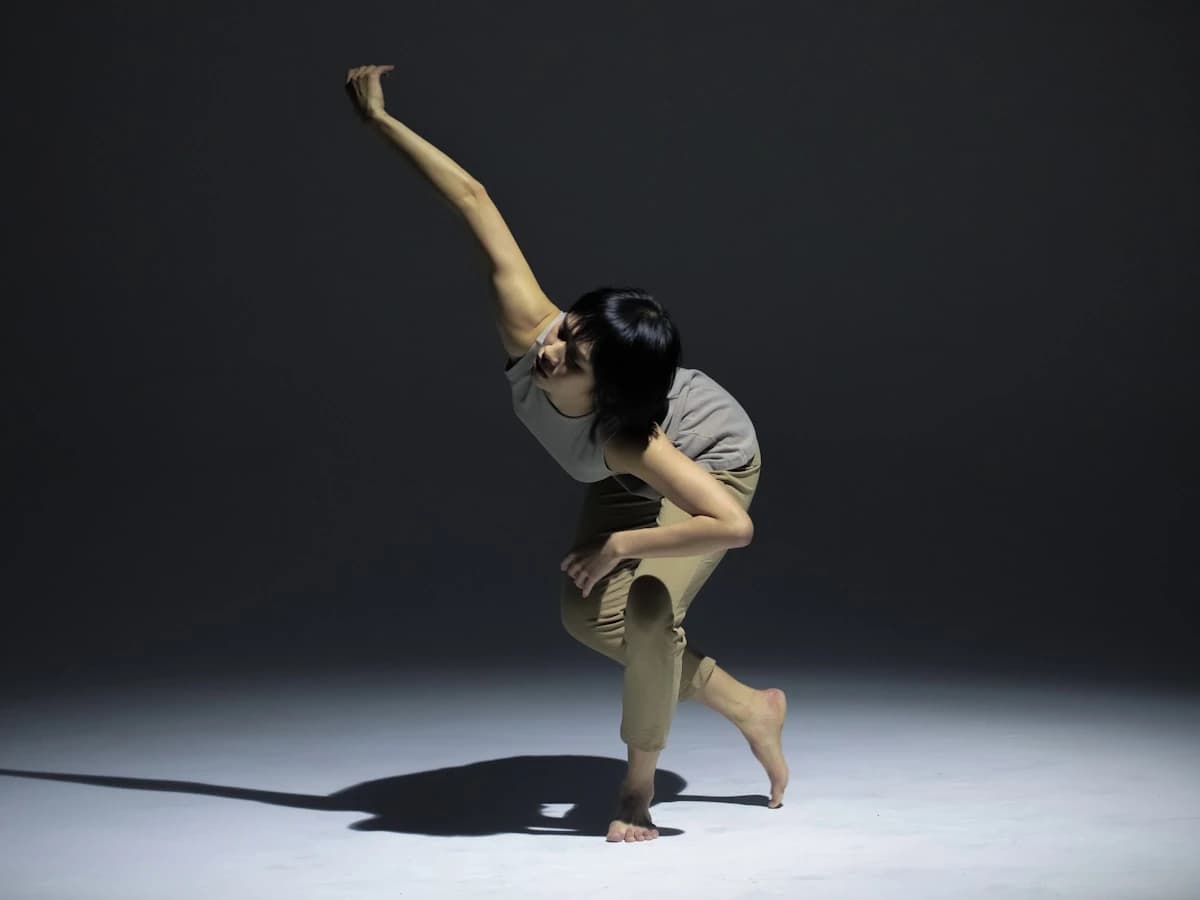 Contemporary dancer holding a balanced motion reference pose illustrating Kling 3.0 image mode workflow